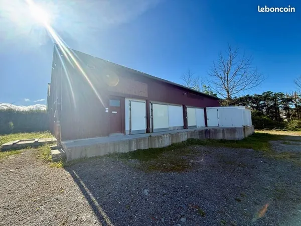 Local industriel 250 m²