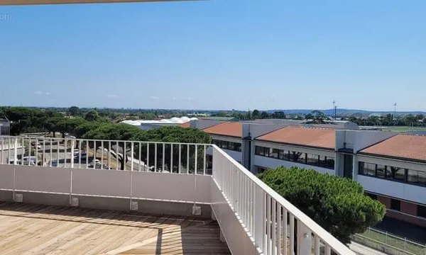 Appartement T5 dernier étage avec terrasse de 85m2 proche centre Cugnaux!