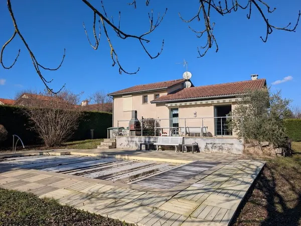Hauteurs de L'Arbresle Villa avec piscine et jardin arboré
