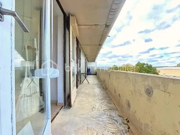 Appartement fonctionnel et lumineux avec balcon et stationnement