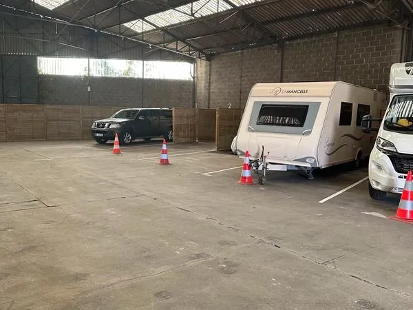 Emplacement camping car , bateaux