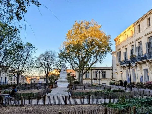 Investisseur Une opportunité rare sur la Place de la Canourgue. T3 avec balcon