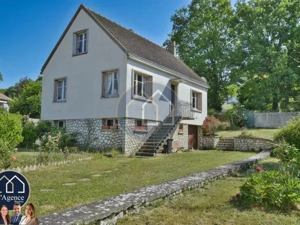 BELLE MAISON FAMILIALE TRADITIONNELLE 100,5 m², 3 CHAMBRES, SOUS SOL TOTAL AVEC GARAGE, BEAU TERRAIN