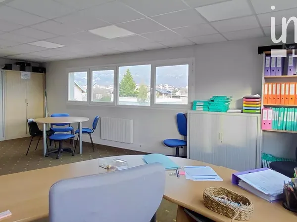Bureaux de 101 m2 proche grands axes