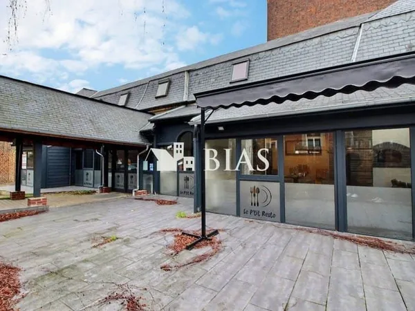 Local commercial 326 m²