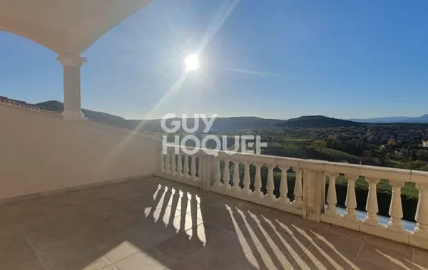 Maison d'exception + 7 000 m² de terrain constructible et facilement détachable avec vue imprenable