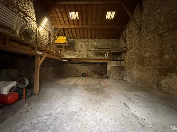 Parking/Garage/Box 87 m²