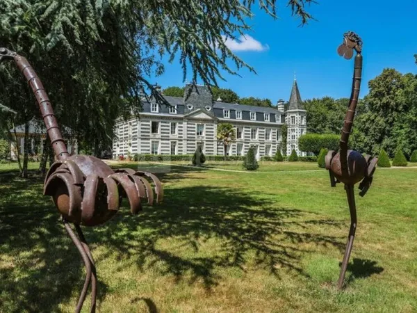 Château 25 pièce(s) 926 m2