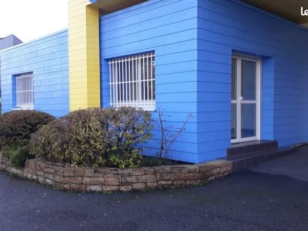 Bureau et espace de travail Location Sainte-Anne-d'Auray 2p 61m² 708€