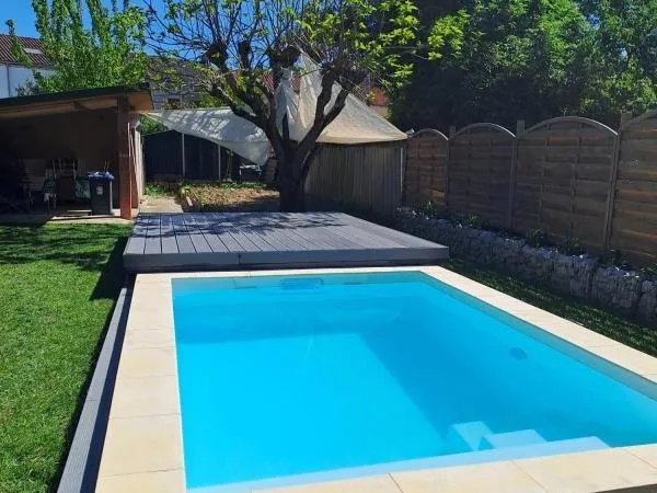 Maison de 110 m² avec piscine et terrain clôturé