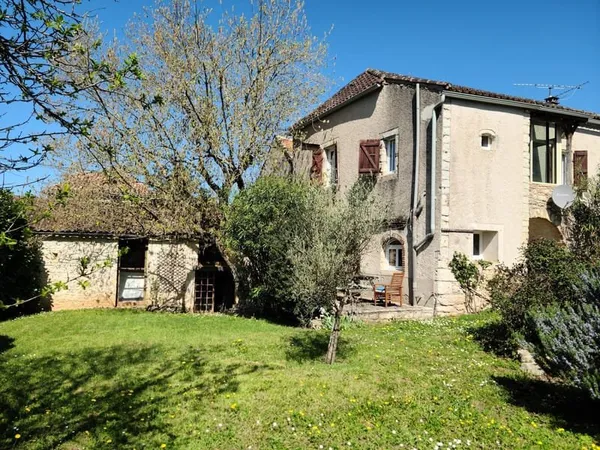 Maison de charme et grange partiellement aménagée