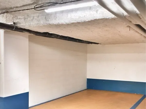 Location parking à Suresnes 80/mois