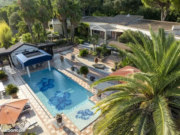 Villa 5 pièces 420 m²