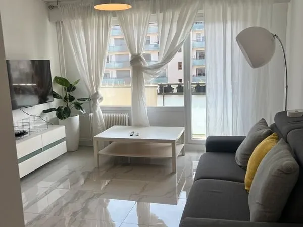 Beau studio refait à neuf