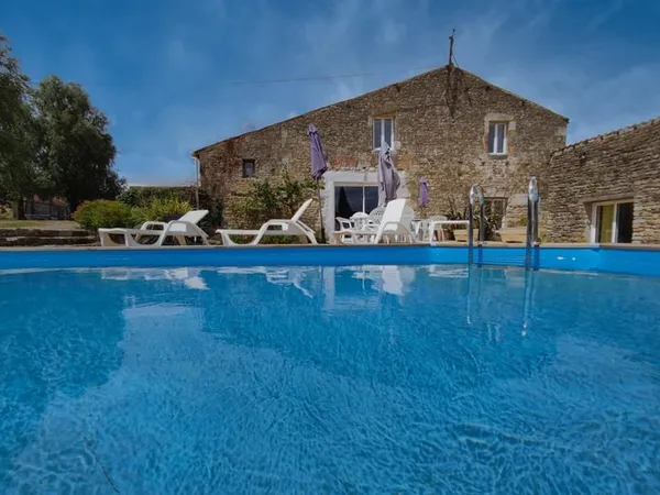Grange en Pierre Rénovée avec Maison d'Amis, Piscine et Jardins