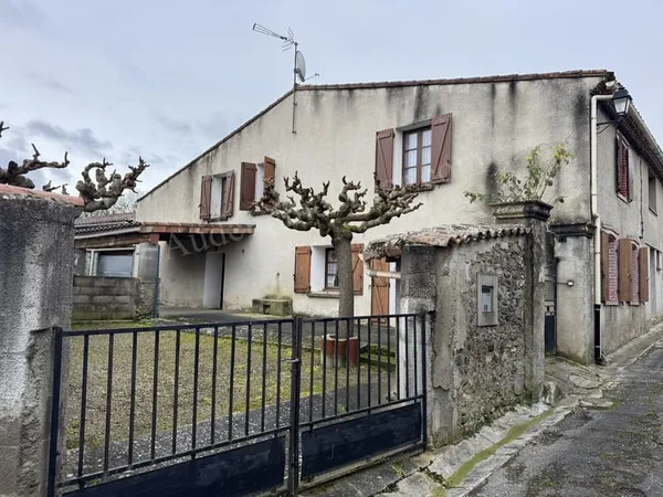 Maison de village avec cour et atelier