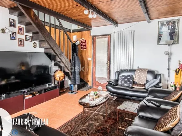 Maison familiale avec dépendance indépendante et sous-sol
