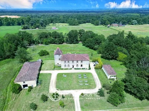 Château 12 pièces 100 m²