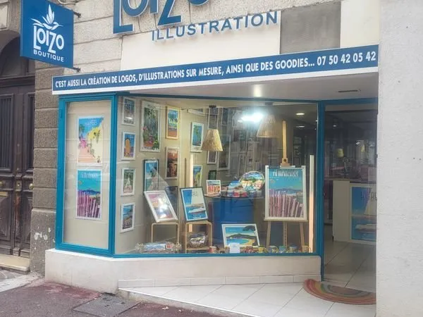 TRES GRAND LOCAL COMMERCIAL 80 m2 - EMPLACEMENT IDEAL plein centre ville de HYERES