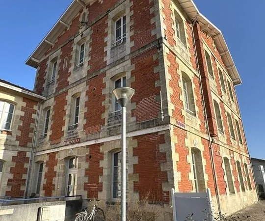 T2 - 43.57m ²