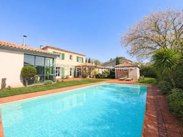 Magnifique villa avec piscine dans un quartier résidentiel de Labège