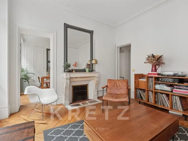 Appartement traversant au coeur du 9ème