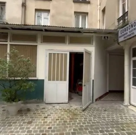 Local 1 pièce 120 m²