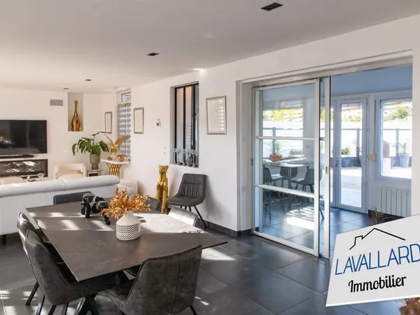 Maison 10 pièces 260 m²