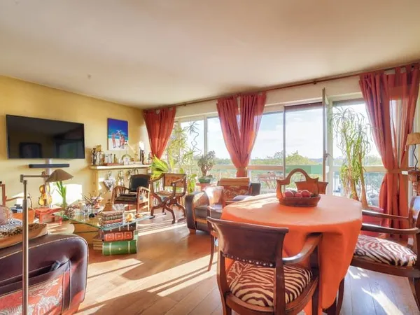Le Mesnil-le-Roi - SAINT-GERMAIN-EN-LAYE - Appartement à vendre - 2 chambres - 75 m²