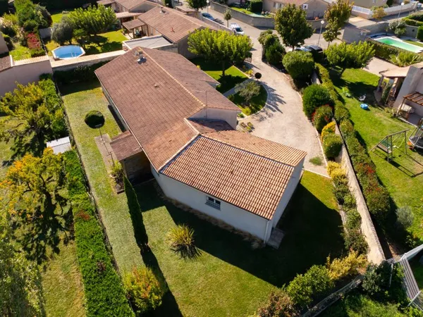 Belle maison de plain-pied 132,72 m2 avec grand garage de 65