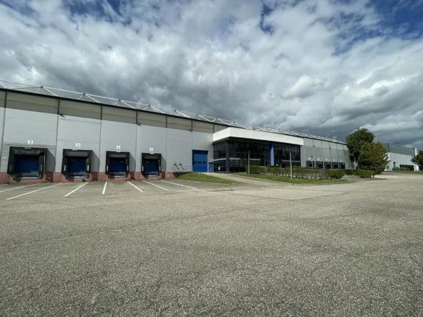 Local commercial 10602 m²