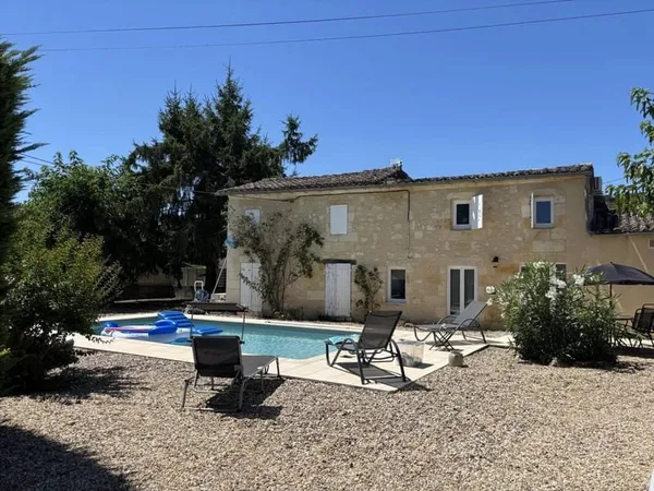 Maison 10 pièces 270 m²