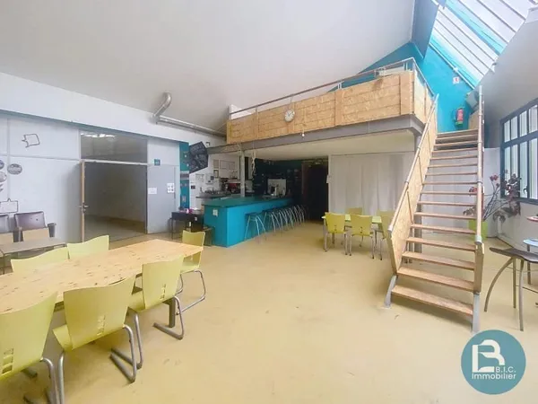 Commerce 445 m²