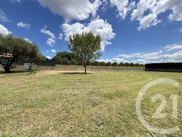 Terrain 878 m²