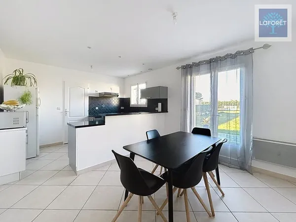 Maison récente, plain pied, 3 chambres, garage proche Montguyon