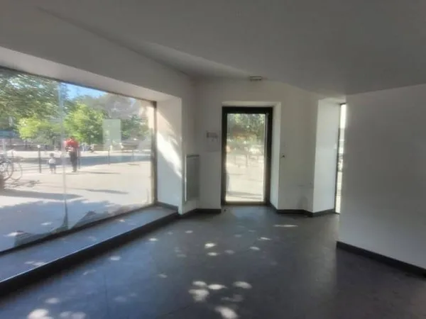 Local commercial 145 m²