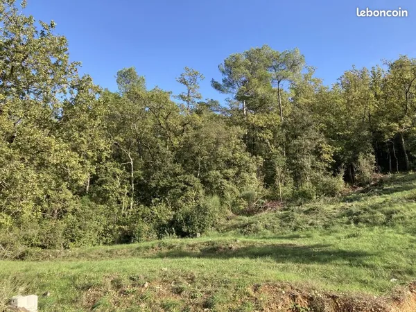 Terrain 5 600 m² Rocbaron