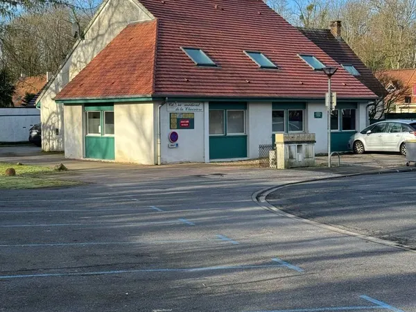 À louer local professionnel, le Châtelet en Brie