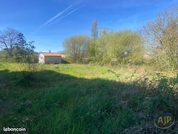 Terrain 1000 m² LARUSCADE