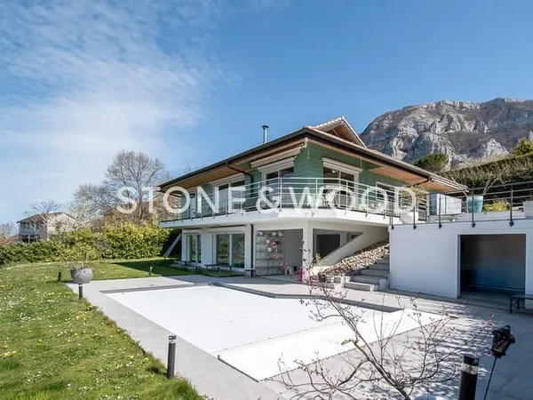 Maison d'architecte au coeur d'un environnement calme et verd