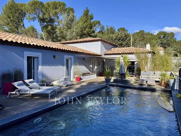 Villa contemporaine au calme