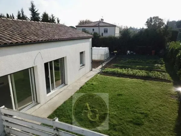 Villa type 4 avec jardin et puits à Villeneuve la Comptal