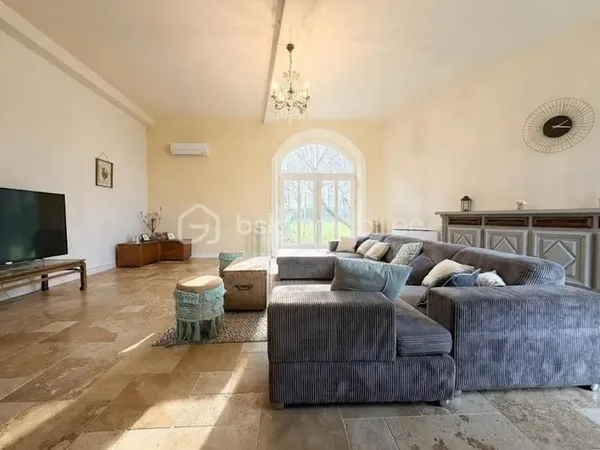 Propriété 8 pièces 237 m²