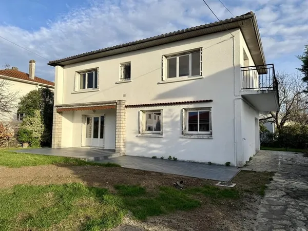 Villeneuve Sur Lot, maison F5 d'environ 125 m2 avec jardin