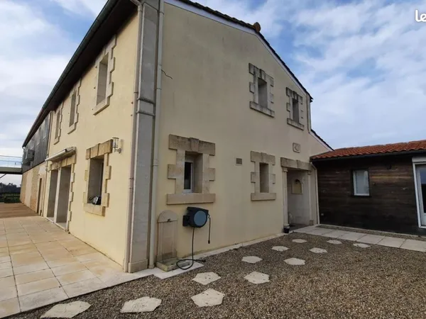 Maison 9 pièces 364 m²