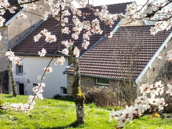 MAISON DE CAMPAGNE A 1 HEURE DE DIJON !