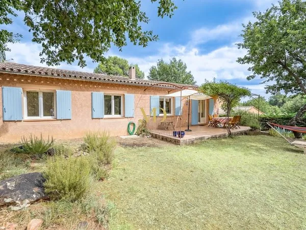 Villa dans les ocres de Roussillon avec piscine commune
