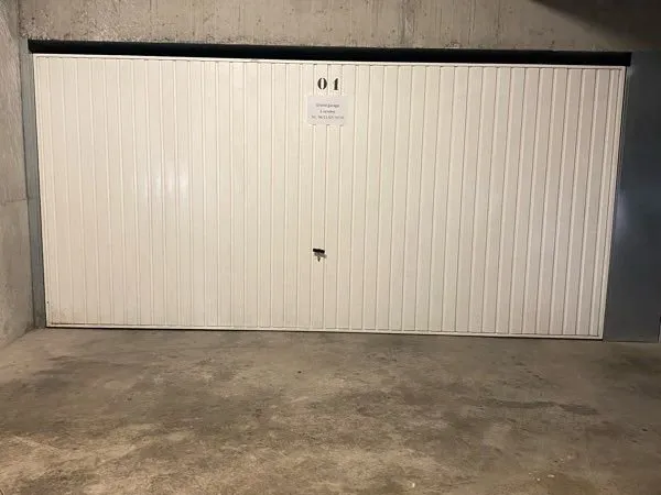 Grand garage fermé Gratte Ciel
