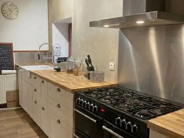 Demeure de Caractère au Coeur du Village Médiéval de Souvigny