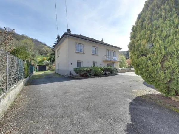 MAISON COSSUE DE 177,88M2 SUR 1172M2 DE TERRAIN ECHIROLLES M